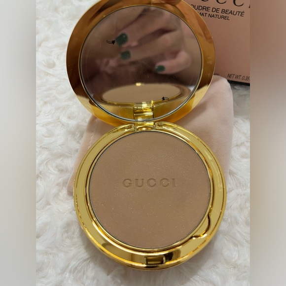 Gucci Face Powder - Picture 2 of 7